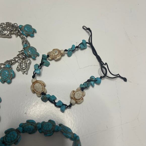 Set of 4 simple stretch bracelets turquoise dyed stone chip southwestern - Picture 2 of 6